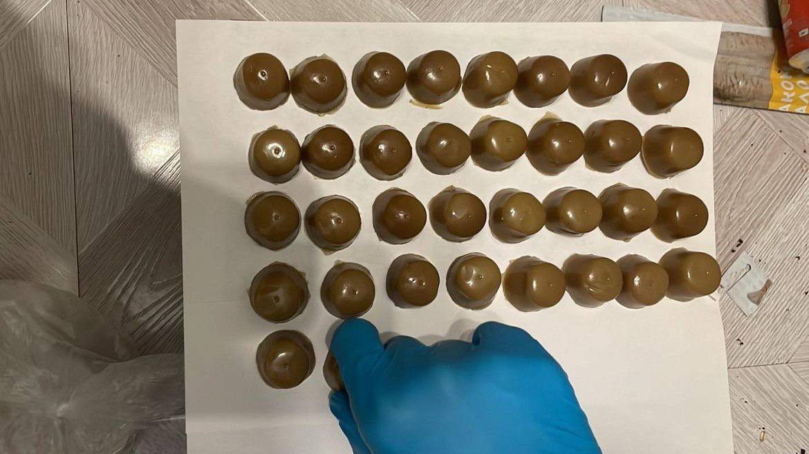 Двое наркодилеров в Москве открыли производство конфет с сюрпризом