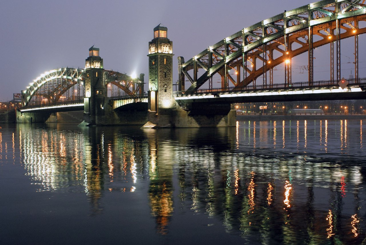 Семь мостов будут закрывать и разводить в Петербурге в течение недели