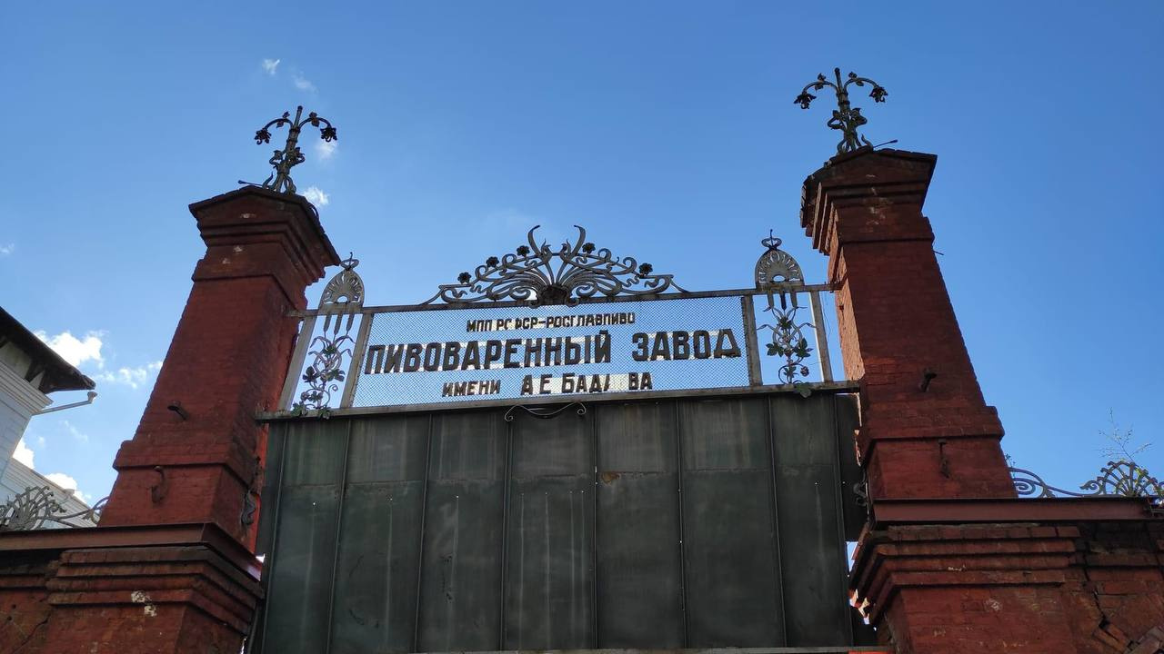 На месте Трехгорного пивзавода в Москве строят «парящий» премиальный ЖК. Показываем, что там происходит сейчас