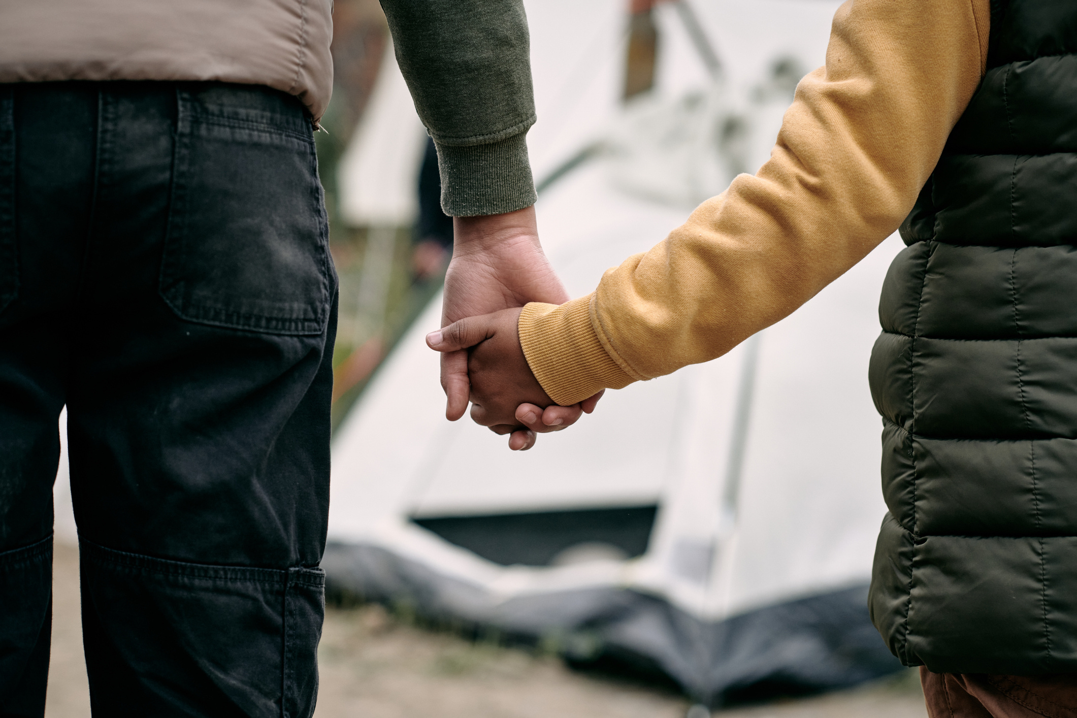 Мы были наивными». В Петербурге приемные родители лишились опеки над детьми  и теперь судятся за них