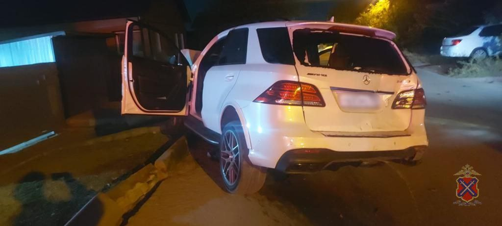 Виновник ДТП передвигался на этом Mercedes Виновник ДТП передвигался на этом Mercedes
