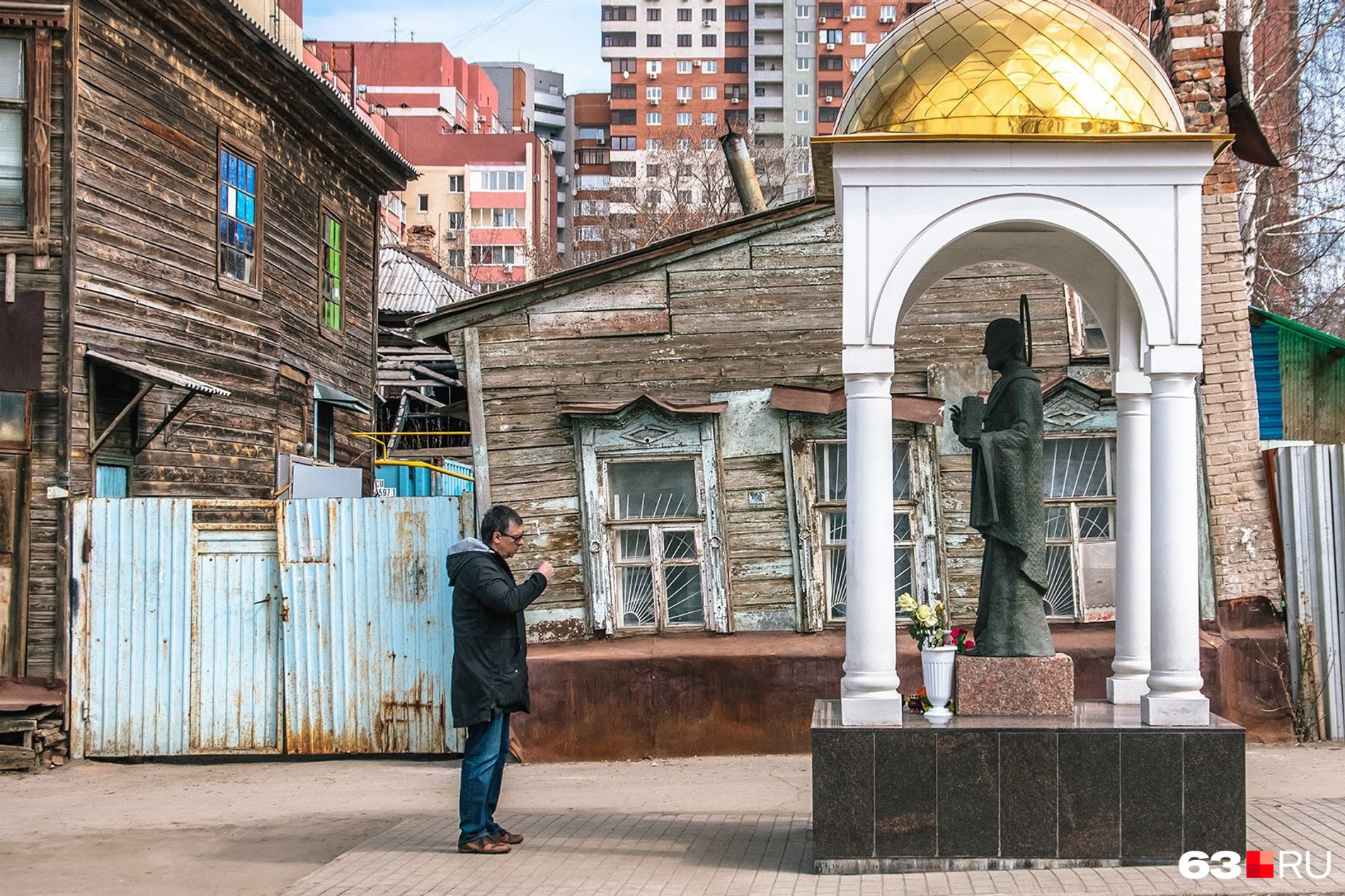 Стоящее чудо. 1956 Г Самара стояние Зои. Дом стояния Зои в Самаре. Памятник Зои в Самаре. Стояние Зои памятник в Самаре.