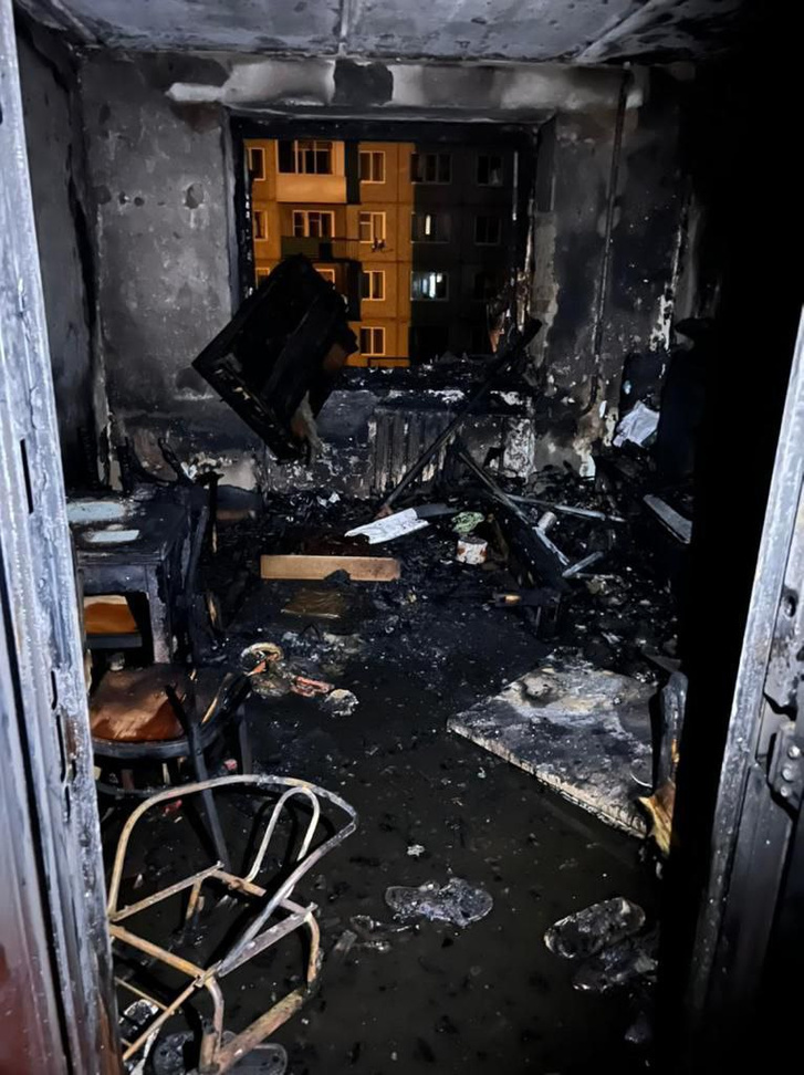 Так выглядела комната общежития после пожара. Всё имущество в ней — сгорело Так выглядела комната общежития после пожара. Всё имущество в ней — сгорело