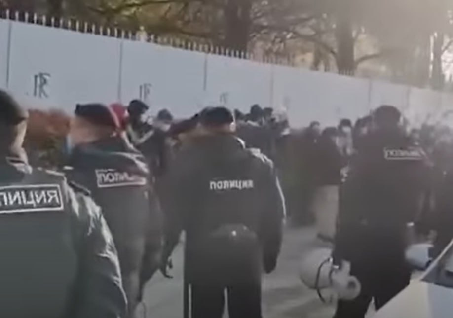 Митинг у посольства Франции в Москве Митинг у посольства Франции в Москве