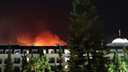 «Муж пришел, говорит, там жесть»: в Турции полыхают пожары, огонь подобрался к отелям