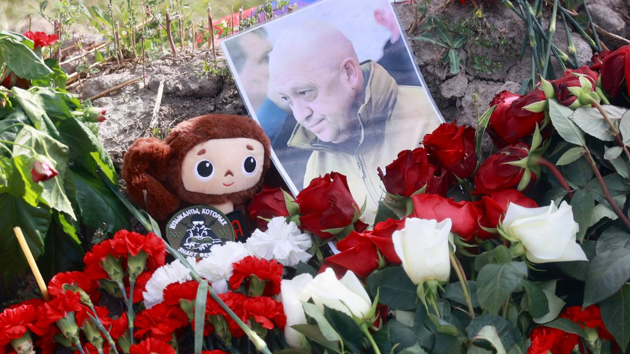 «Хаос и абсурд». Даже МВД пытается узнать, где похоронят Пригожина и еще двух Героев России