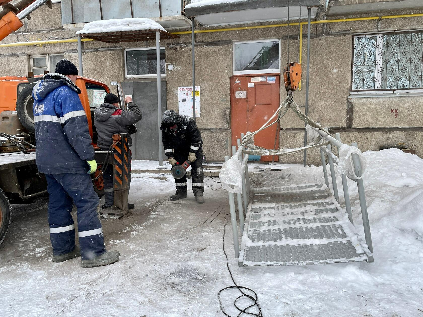 На проспекте Ленина жители тоже возмущались, но пандус все-таки установили На проспекте Ленина жители тоже возмущались, но пандус все-таки установили