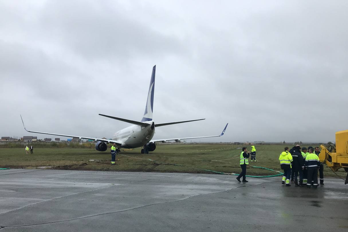 В пермском аэропорту самолет во время посадки выкатился со взлетной полосы  | 22.09.2023 | Казань - БезФормата