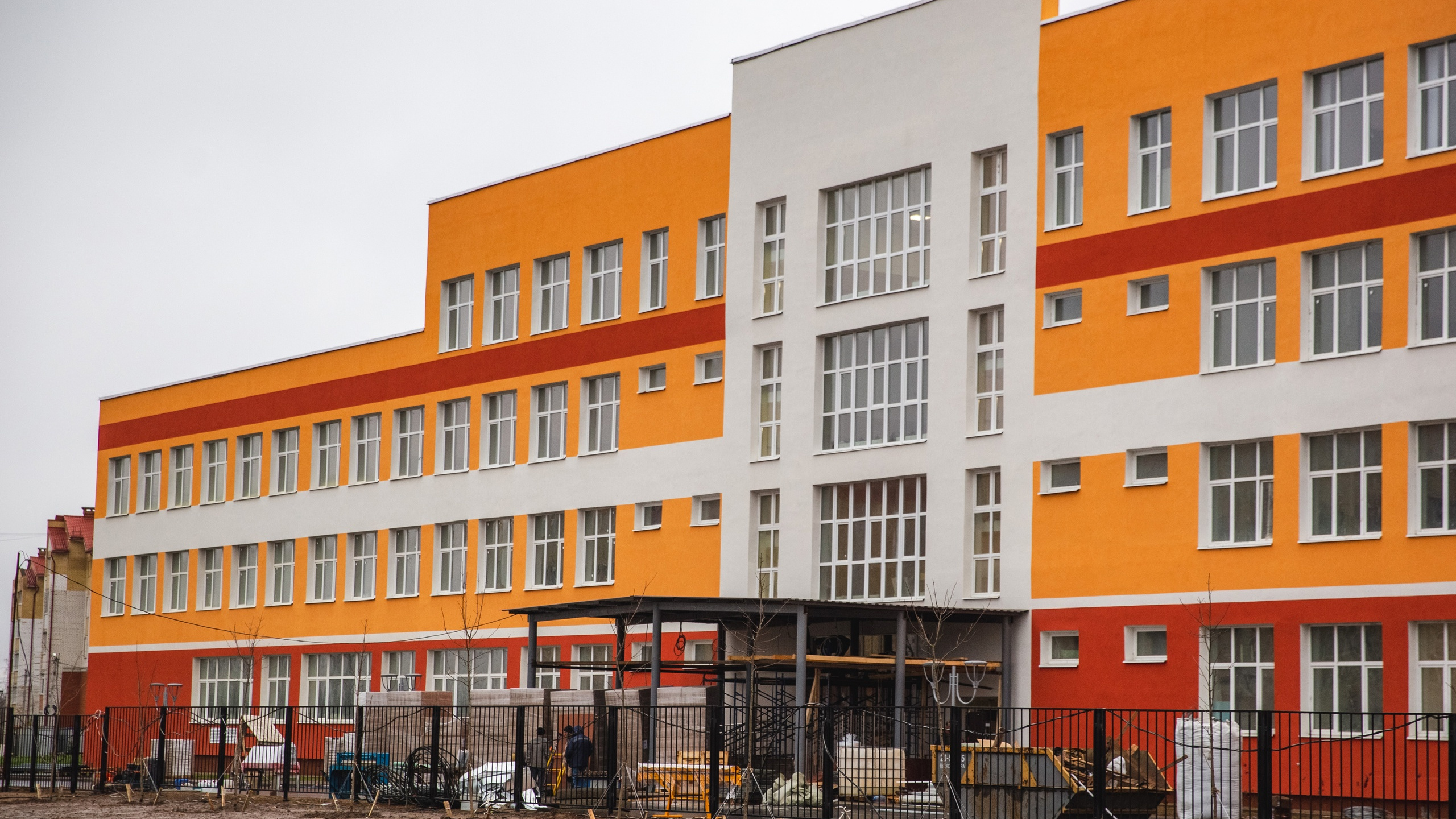 «Получили замечания»: в построенном здании школы на Пашуковской в Ярославле нашли недочеты