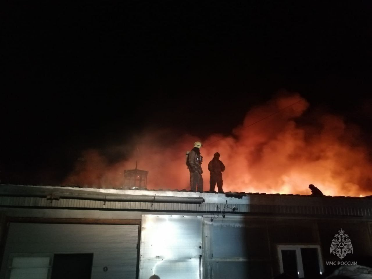 Пожар тушили 65 человек и 16 единиц техники Пожар тушили 65 человек и 16 единиц техники