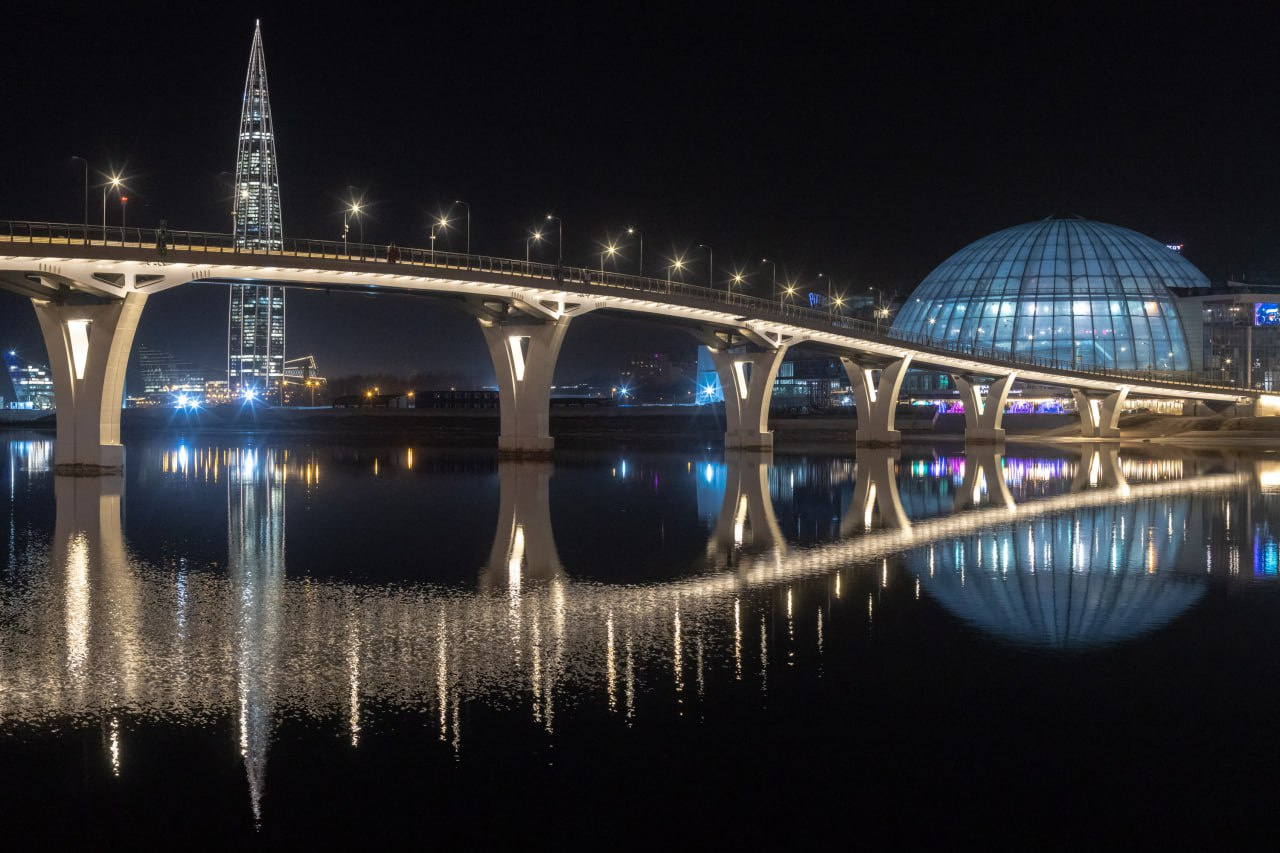 Огромные зеркала в Петербурге работают лишь в определённых условиях