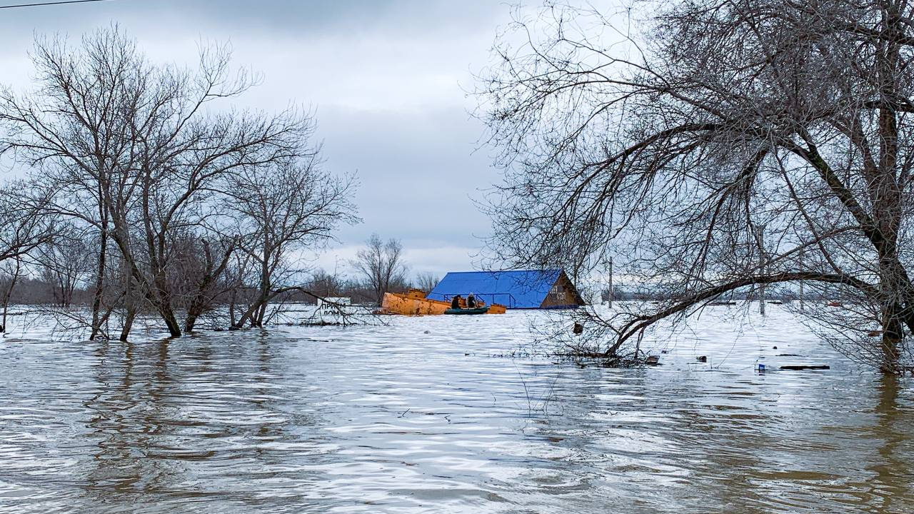 Как уходит под воду Орск: 17 фотографий из затопленного города