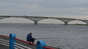 С моста Саратов — Энгельс в воду упала девушка