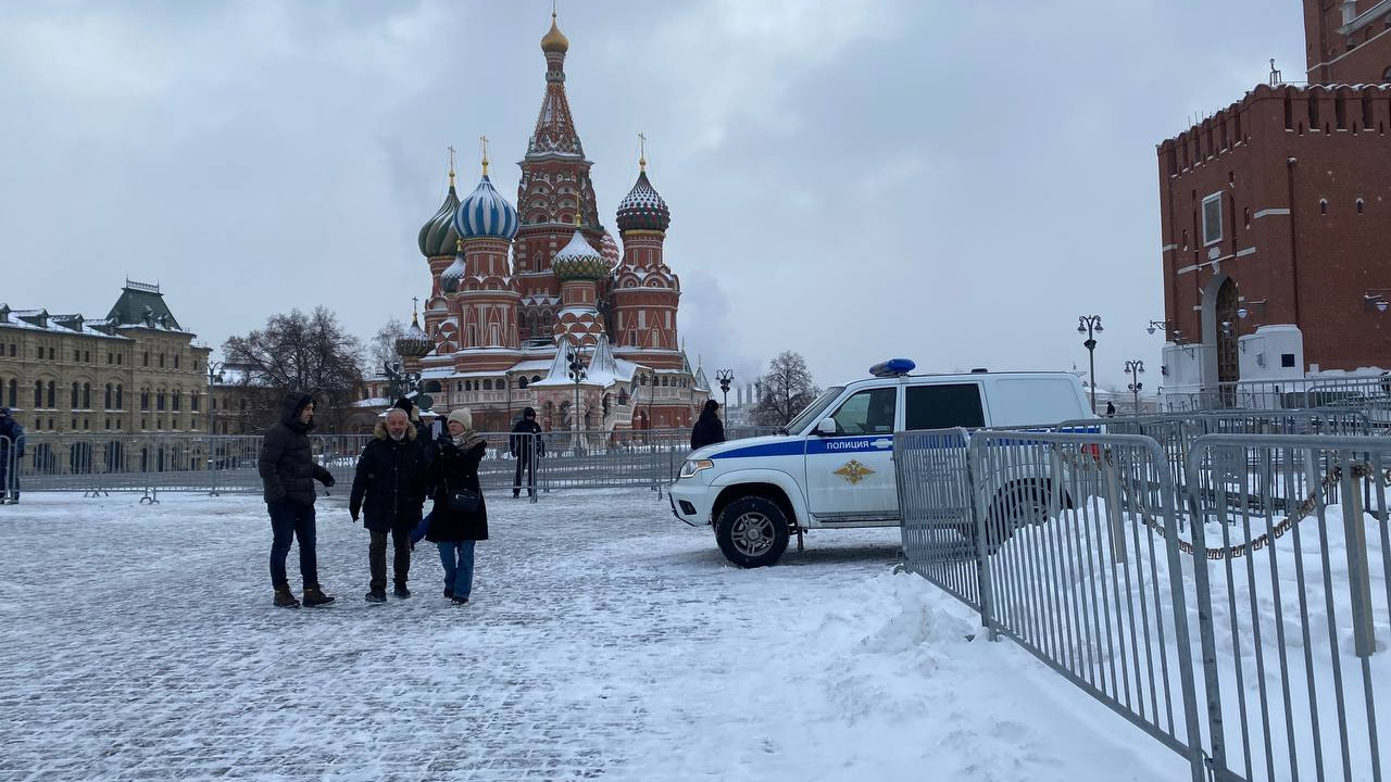 Красную площадь и центр Москвы частично перекрыли из-за встречи Путина в Гостином дворе: фоторепортаж