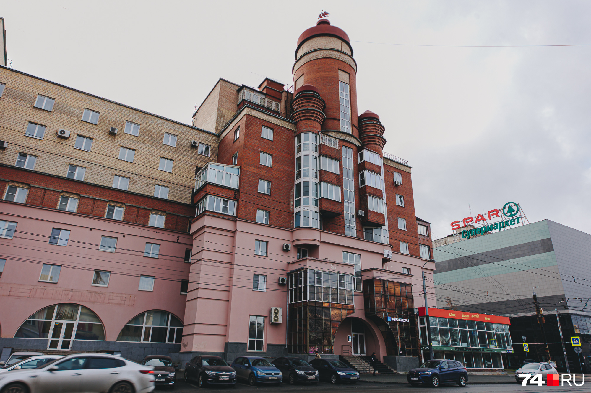 Кто-то сравнивает эти выступающие конструкции с силосными башнями, другие — с ракетами. А что они напоминают вам? Кто-то сравнивает эти выступающие конструкции с силосными башнями, другие — с ракетами. А что они напоминают вам?