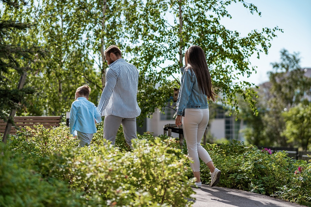 Компонент Total Green. Достаточно выйти во двор, чтобы прогуляться среди пышной зелени, полюбоваться красотой разнообразных деревьев и кустарников