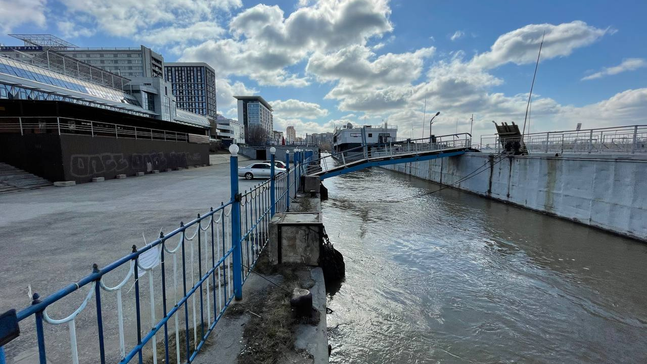 Возле Речного вокзала поднялась вода: может ли его затопить — ответ МЧС