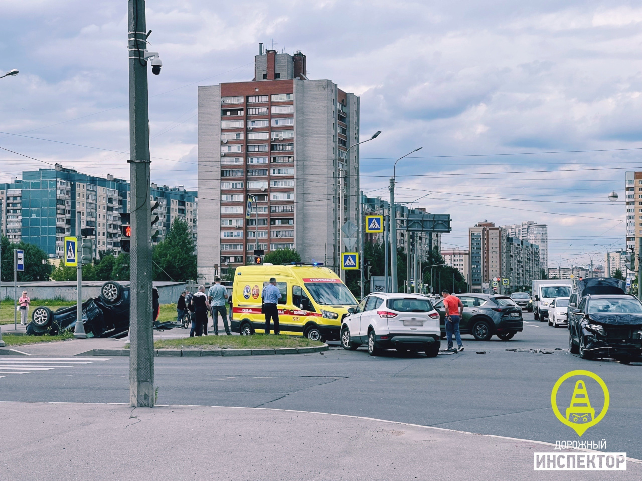 Агрегатор спб. Авария в Санкт Петербурге. Перевернулась автомобиль в Питере. ГУВД Санкт-Петербурга машины Фрунзенского района машины.