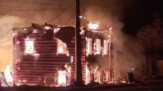 Взорвался газовый баллон. Появились подробности пожара в Сормове, где сгорели три деревянных здания