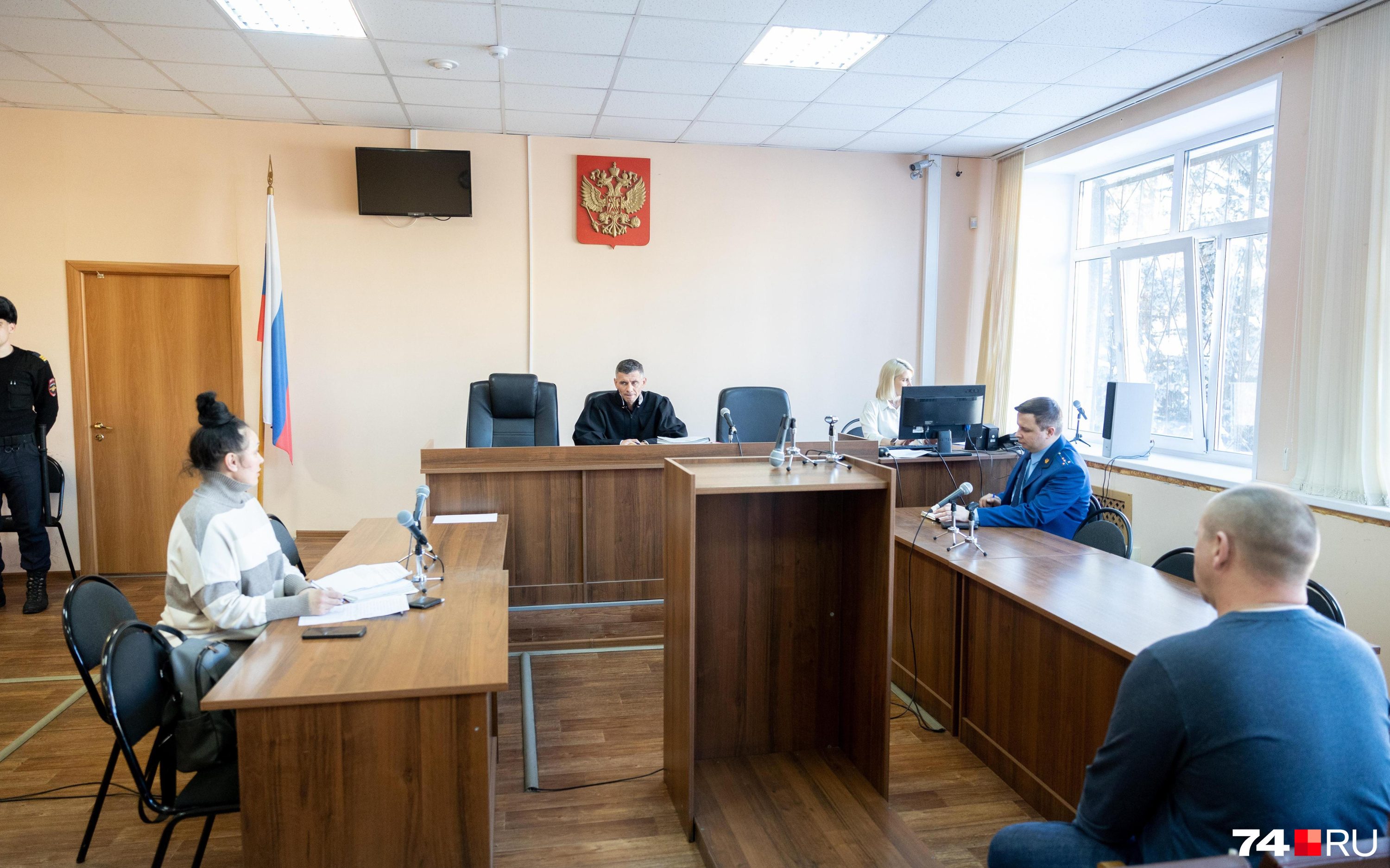 Супруга обвиняемого во взятках топ-менеджера Службы единого заказчика Забайкалья Чумакова вступилась за мужа в суде