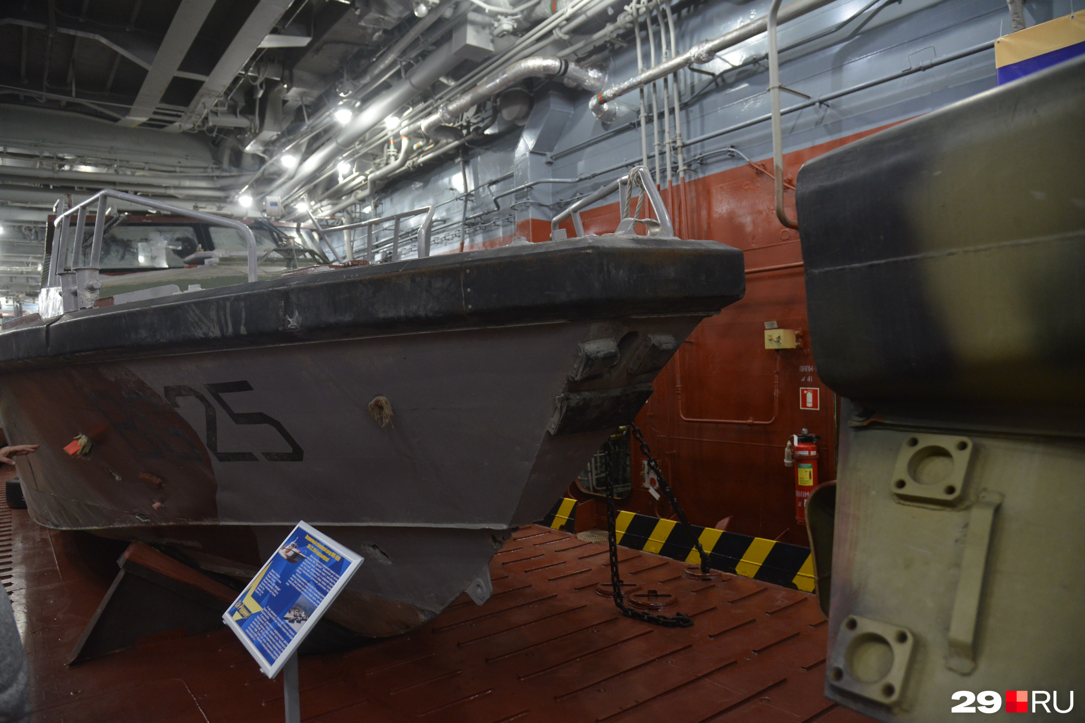 Также среди экспонатов пограничные военные катера <nobr class="_">UMS-1000</nobr> Также среди экспонатов пограничные военные катера <nobr class="_">UMS-1000</nobr>