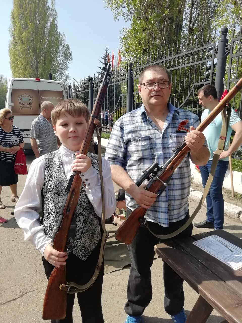 Тимур Кодиров с сыном Даниилом в Парке Победы на 9 Мая