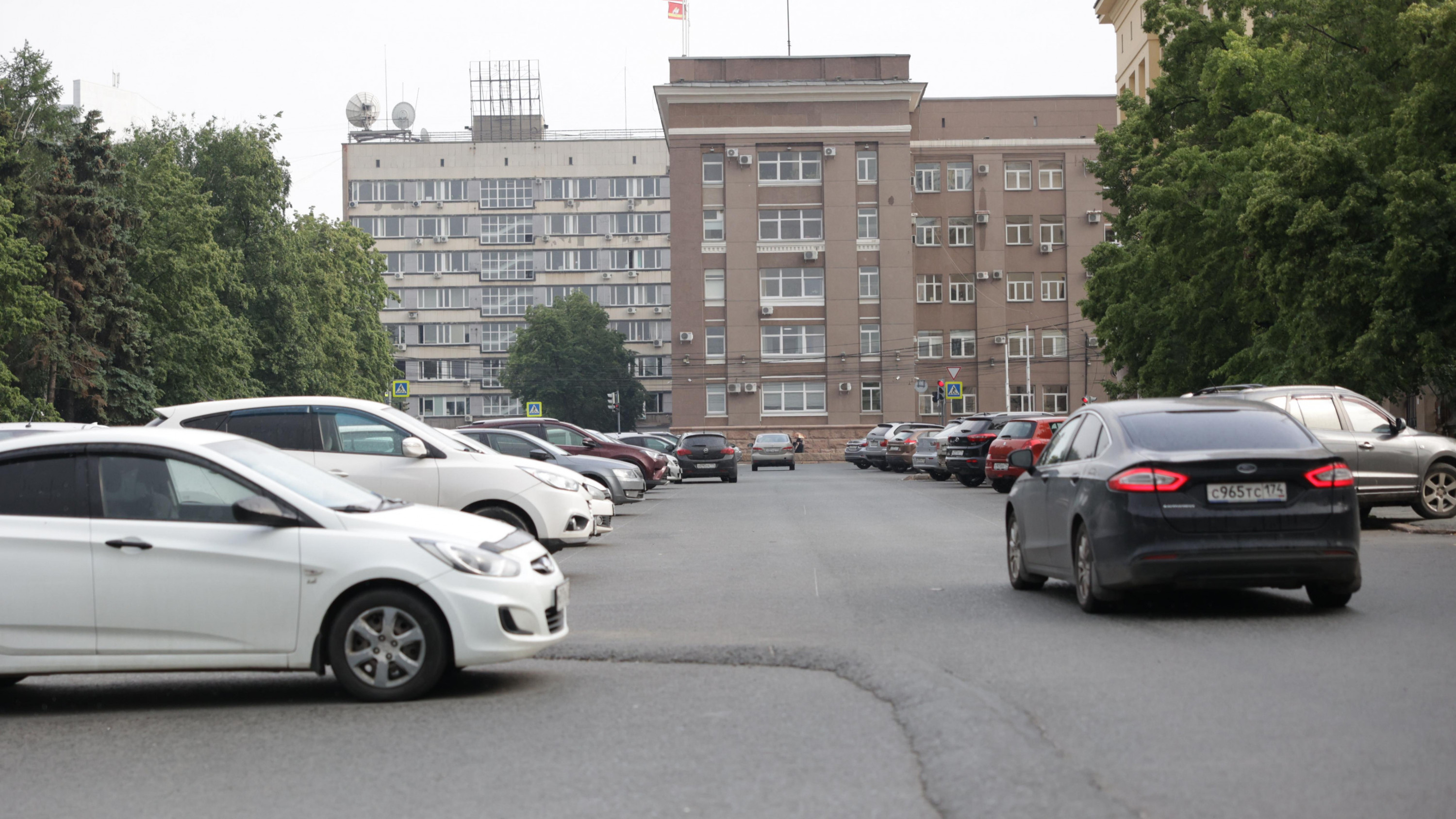 Стояночный тормоз: срок открытия платных парковок в центре Челябинска снова перенесли