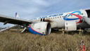 «Был нездоровый звук»: что случилось с самолетом «Уральских авиалиний», который сел посреди поля