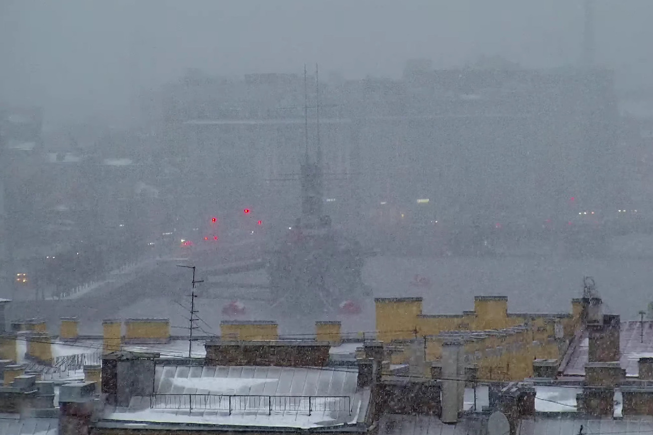В Петербурге снова пошел снег. Лыжникам приготовиться
