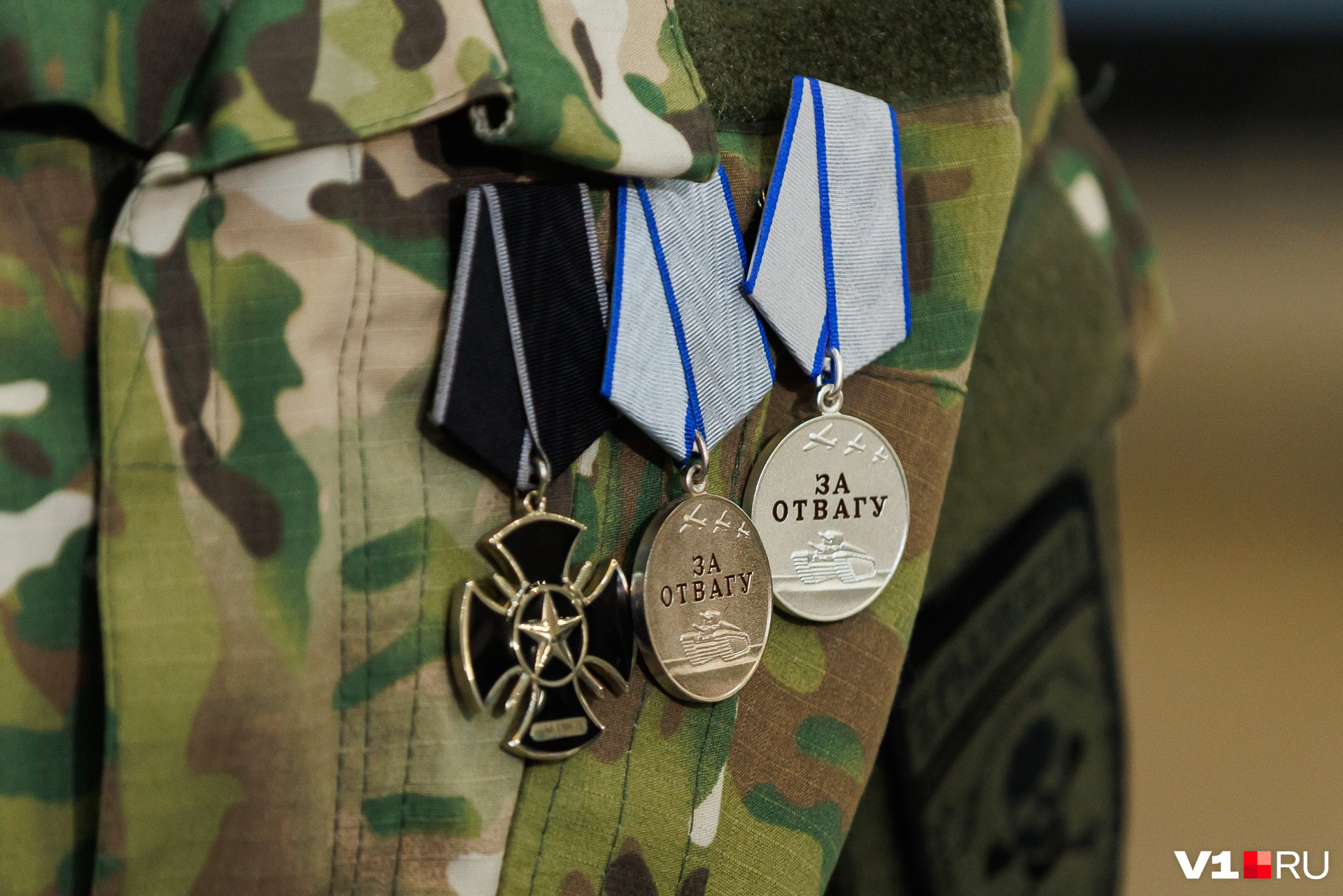 На груди у Дмитрия уже две медали «За отвагу» и крест ЧВК «Вагнер»