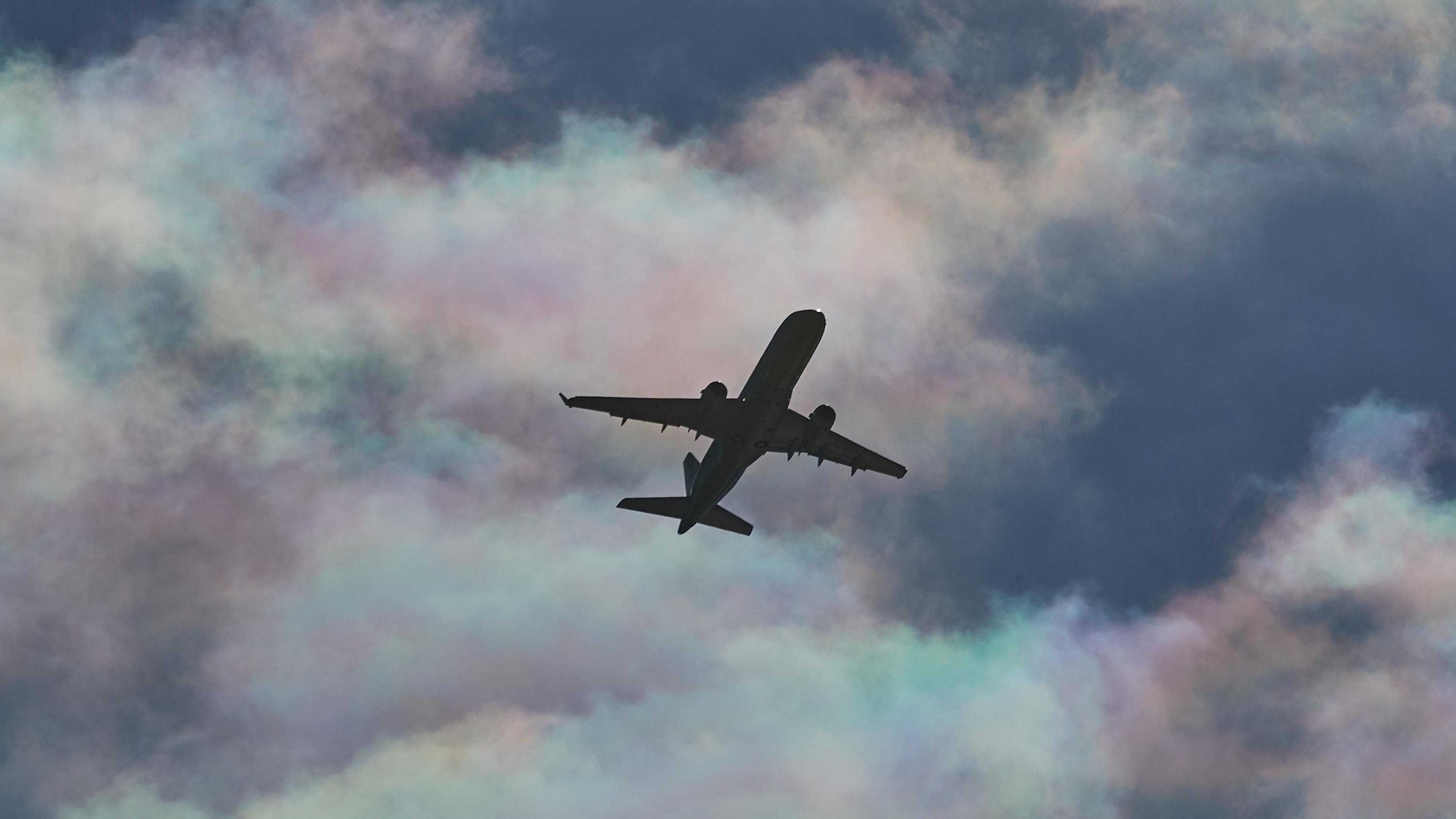 «Посадка небезопасна»: летевший из Новосибирска самолет ушел на запасной аэродром — причиной стал туман