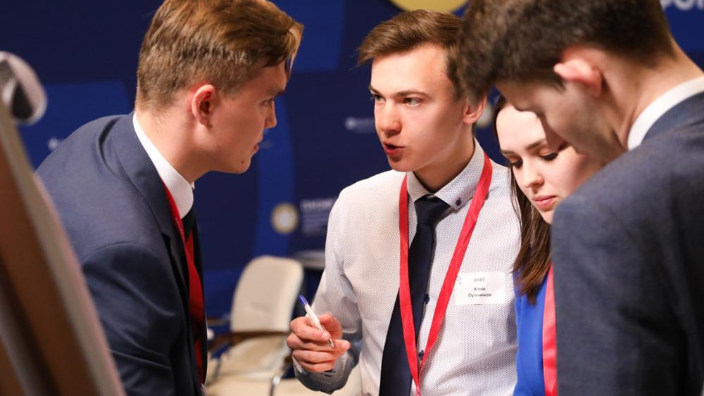 На Молодежном дне ПМЭФ расскажут о наставничестве и работе с опытом для формирования будущего России