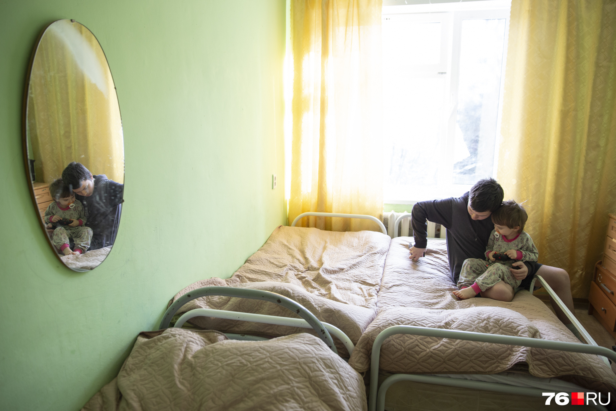 Весь текущий мир семьи — в комнатке санатория