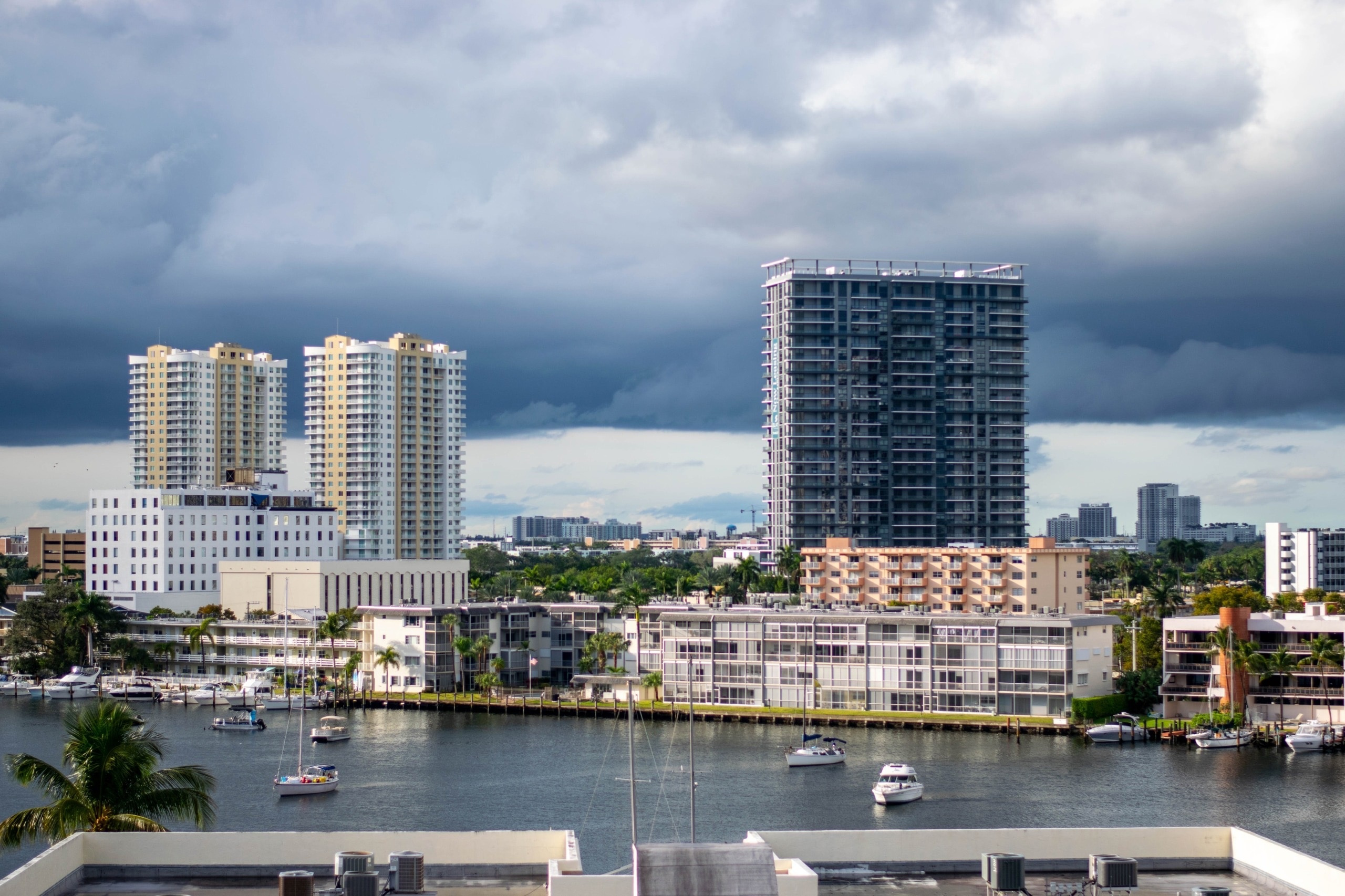 В Майами, где теперь живет красноярка со своей семьей, тоже бывает плохая погода