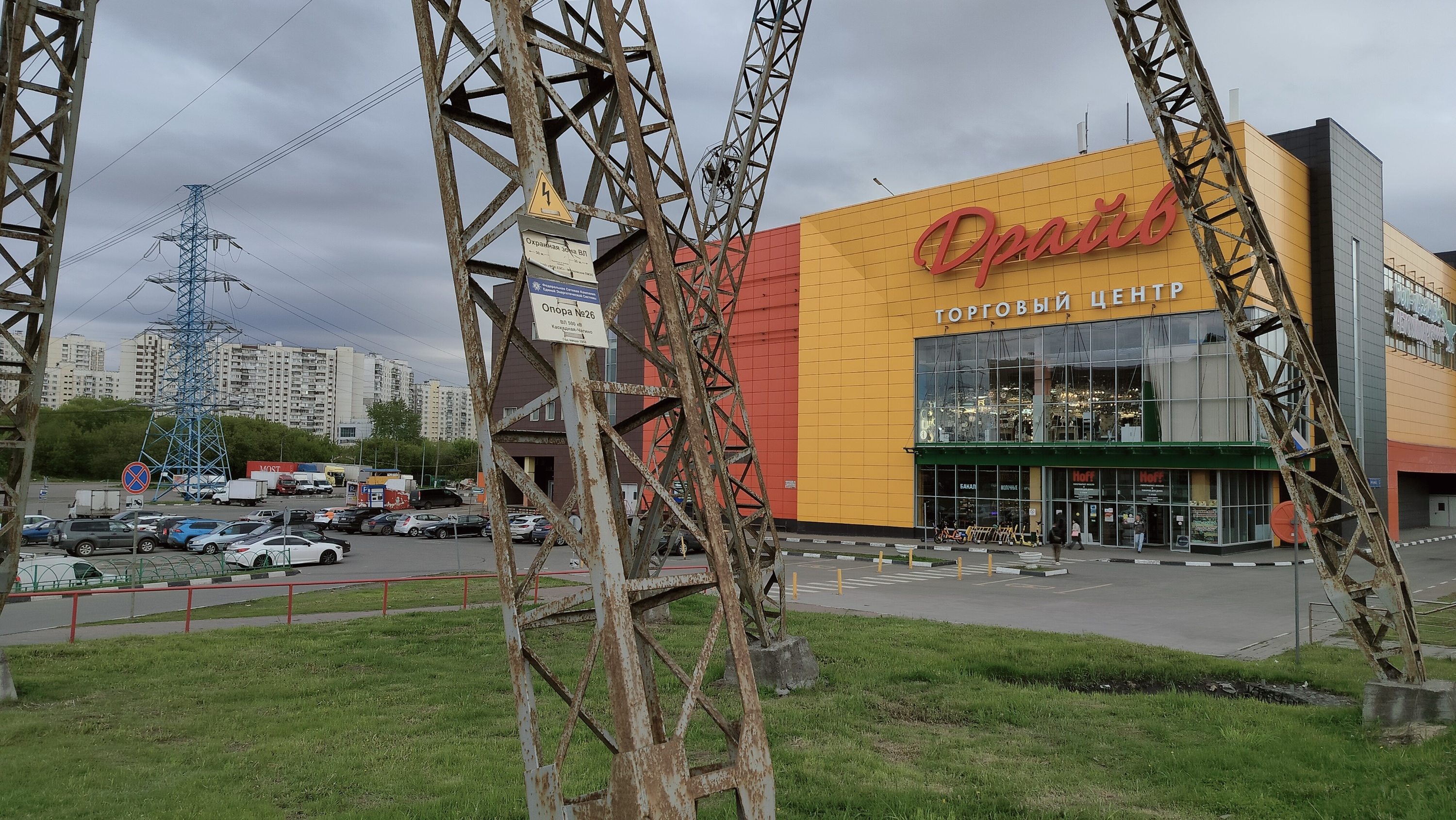 В Москве на месте двух торговых центров построят огромный рынок: что там происходит сейчас