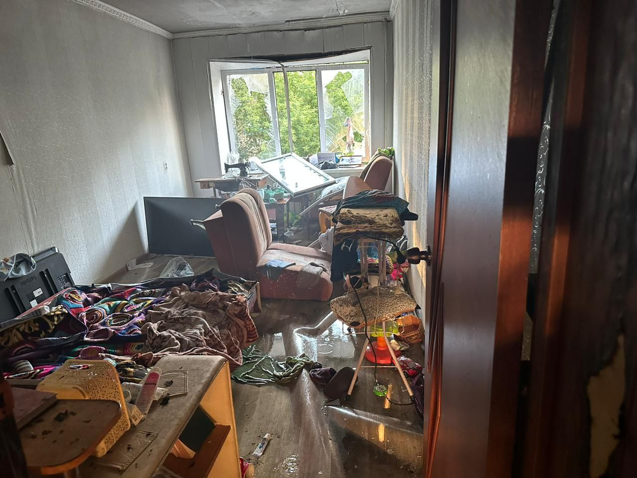 Из-за взрыва во многих квартирах выбило окна