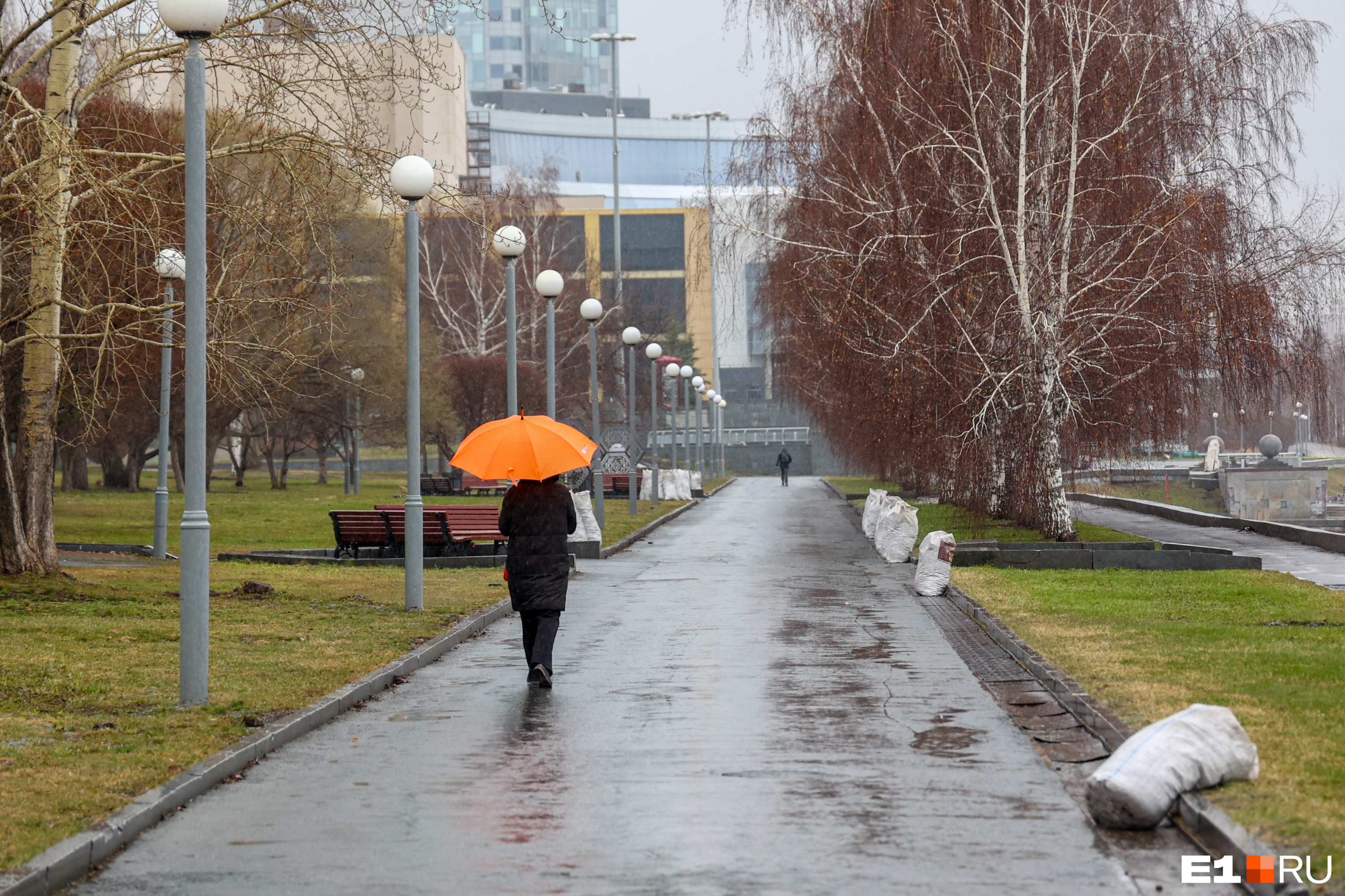 Свердловскую область накрыли грозы и град. Дойдут ли дожди до Екатеринбурга?