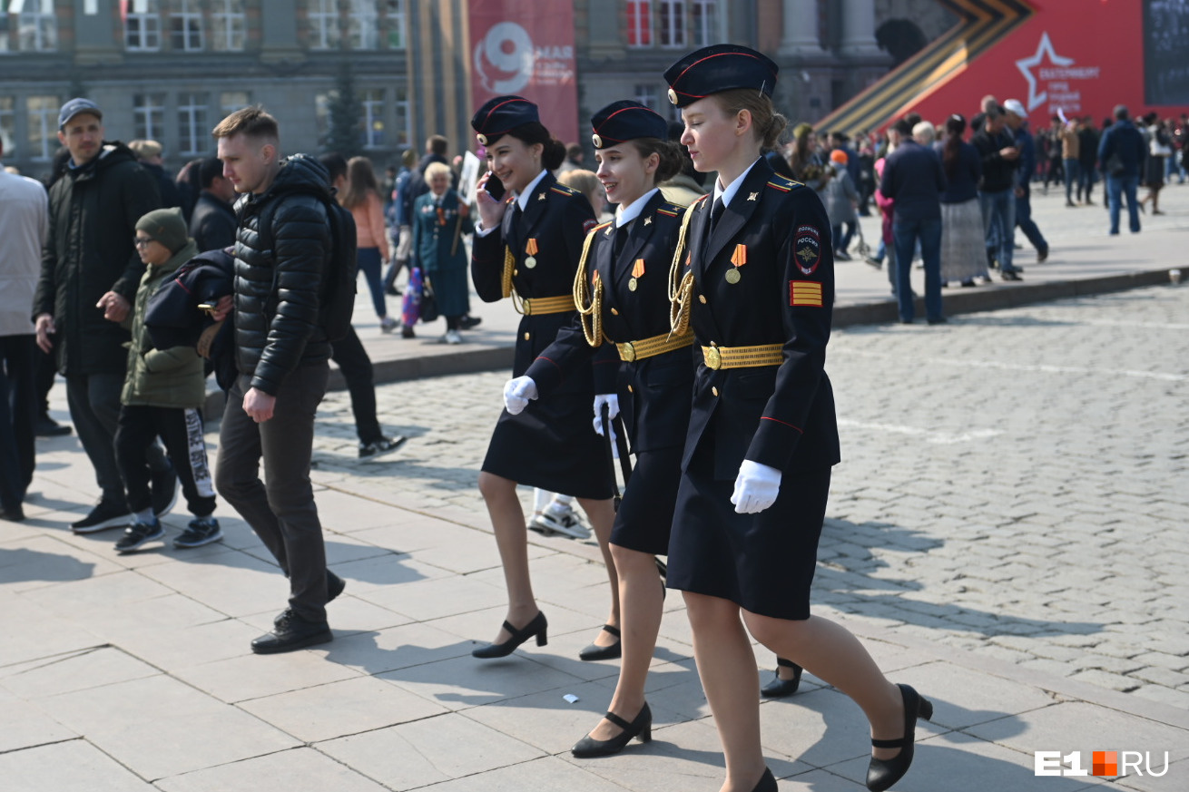 женский полк на параде победы