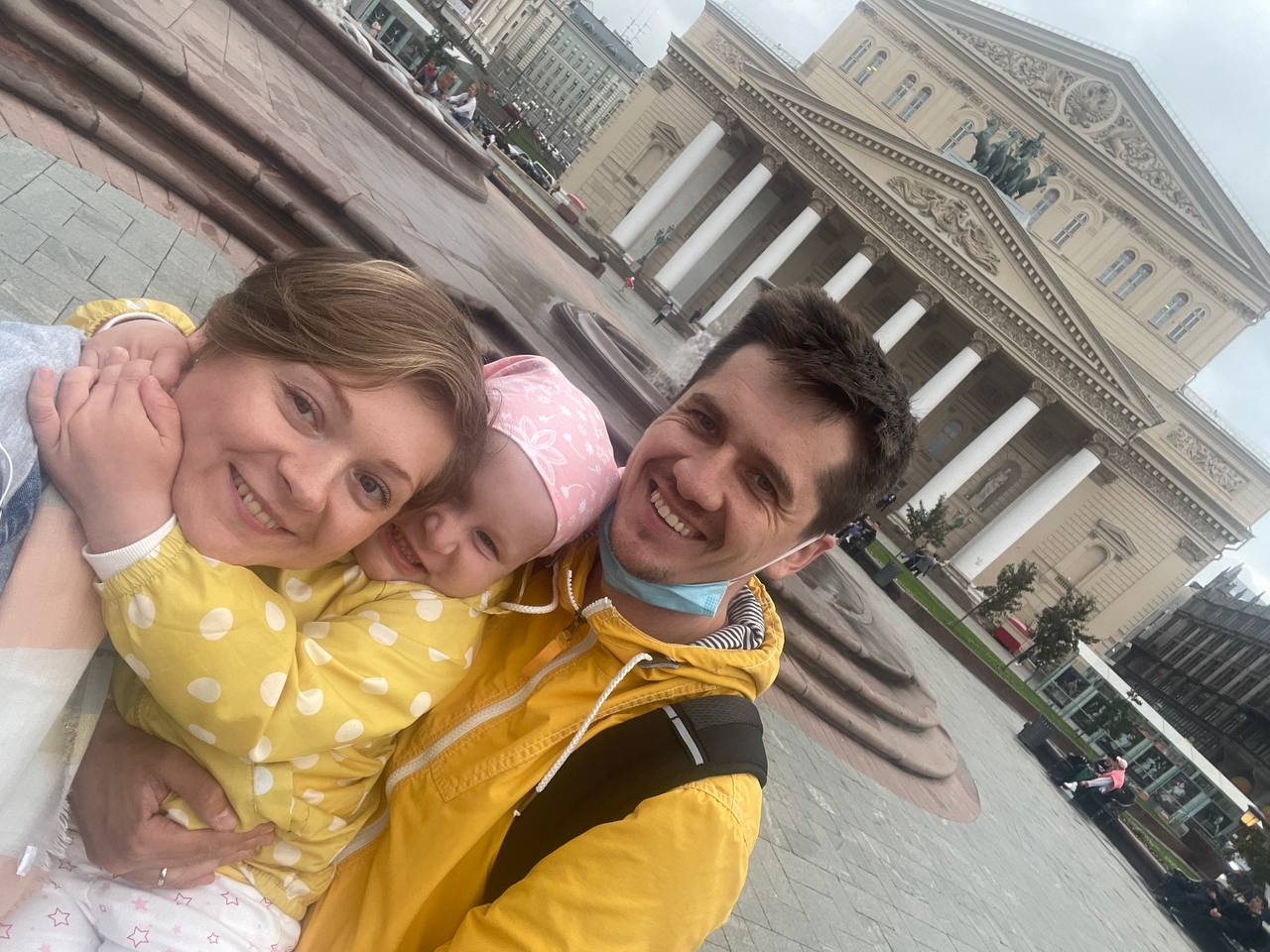 Дмитрий часто приезжал в Москву в перерывах между работой и навещал семью