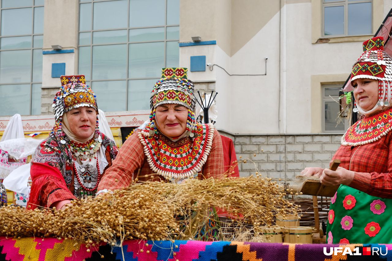 Чувашские народные костюмы