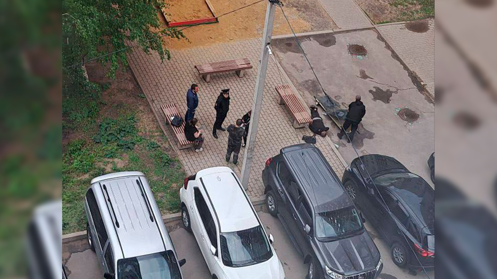 Труп мужчины нашли на детской площадке в Ленинском районе Воронежа