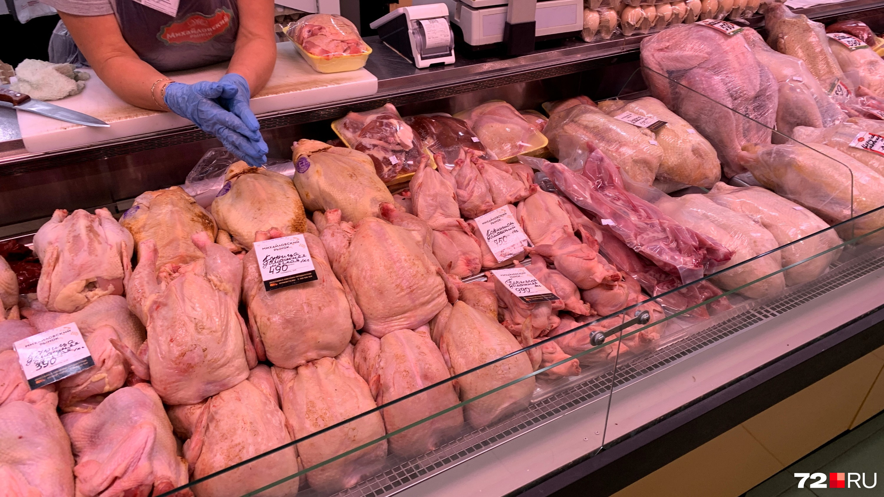 На прилавках курицы и перепелки