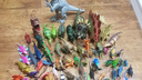 Собирала 10 лет: сибирячка продает в интернете огромную коллекцию игрушечных динозавров