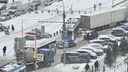 Кольцо ада: центр Новосибирска встал в пробке из-за ДТП фуры и троллейбуса