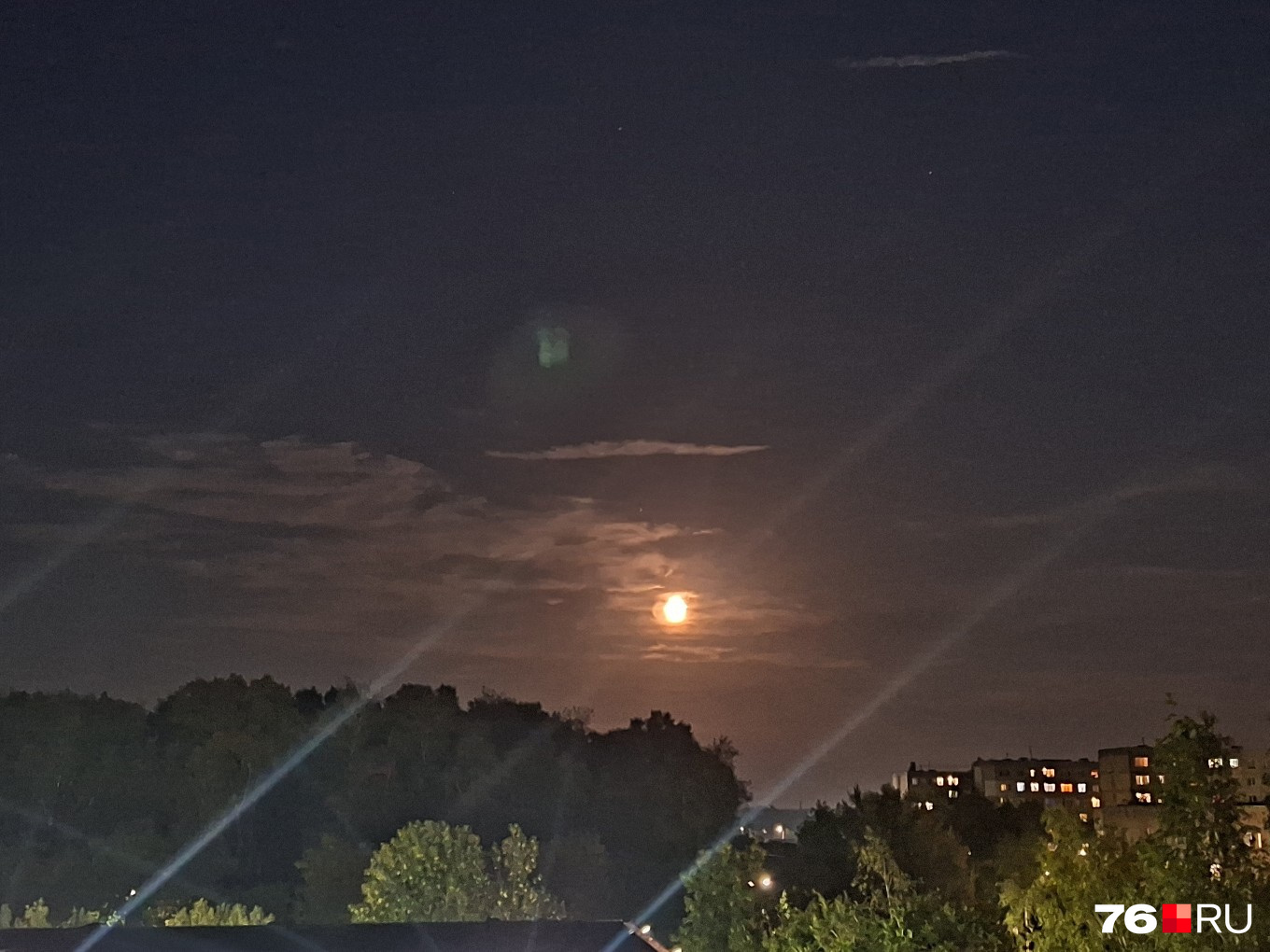 Наблюдать за Луной можно было прямо с балкона