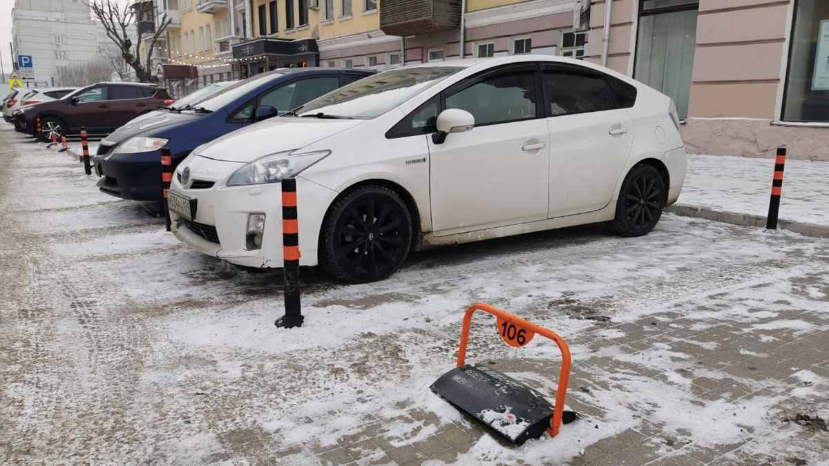 Московский урбанист назвал платные парковки на «Кванте» извращением