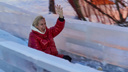 Анна Терешкова скатилась с горки на Михайловской набережной. Фото и видео с открытия ледового городка возле Оби