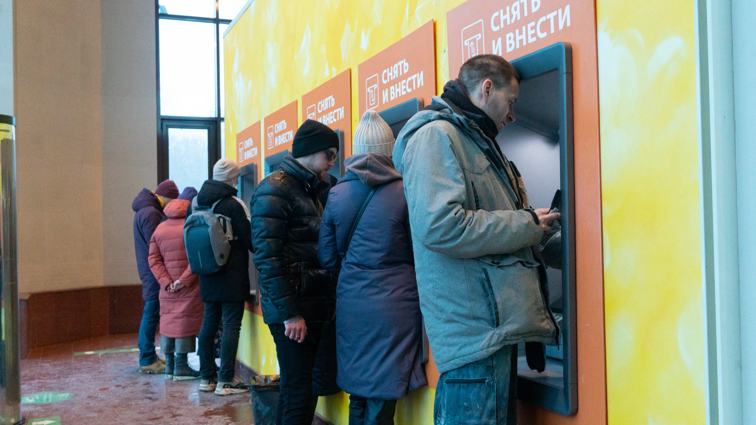 Как работают банки в Омске на новогодних каникулах — адреса и графики