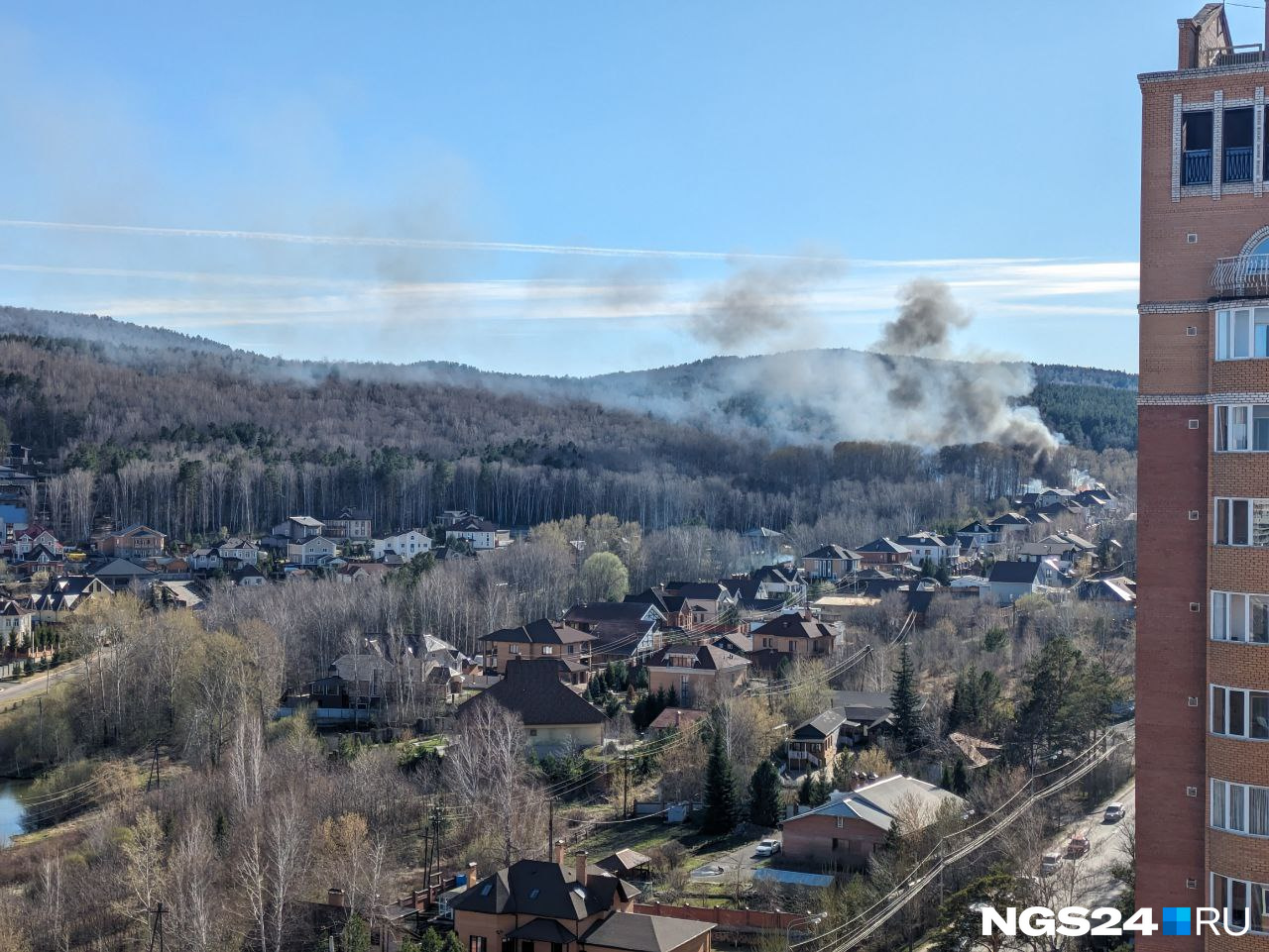 Красноярцы рассказывают о сильных пожарах в Ветлужанке и на Никитина: что там загорелось