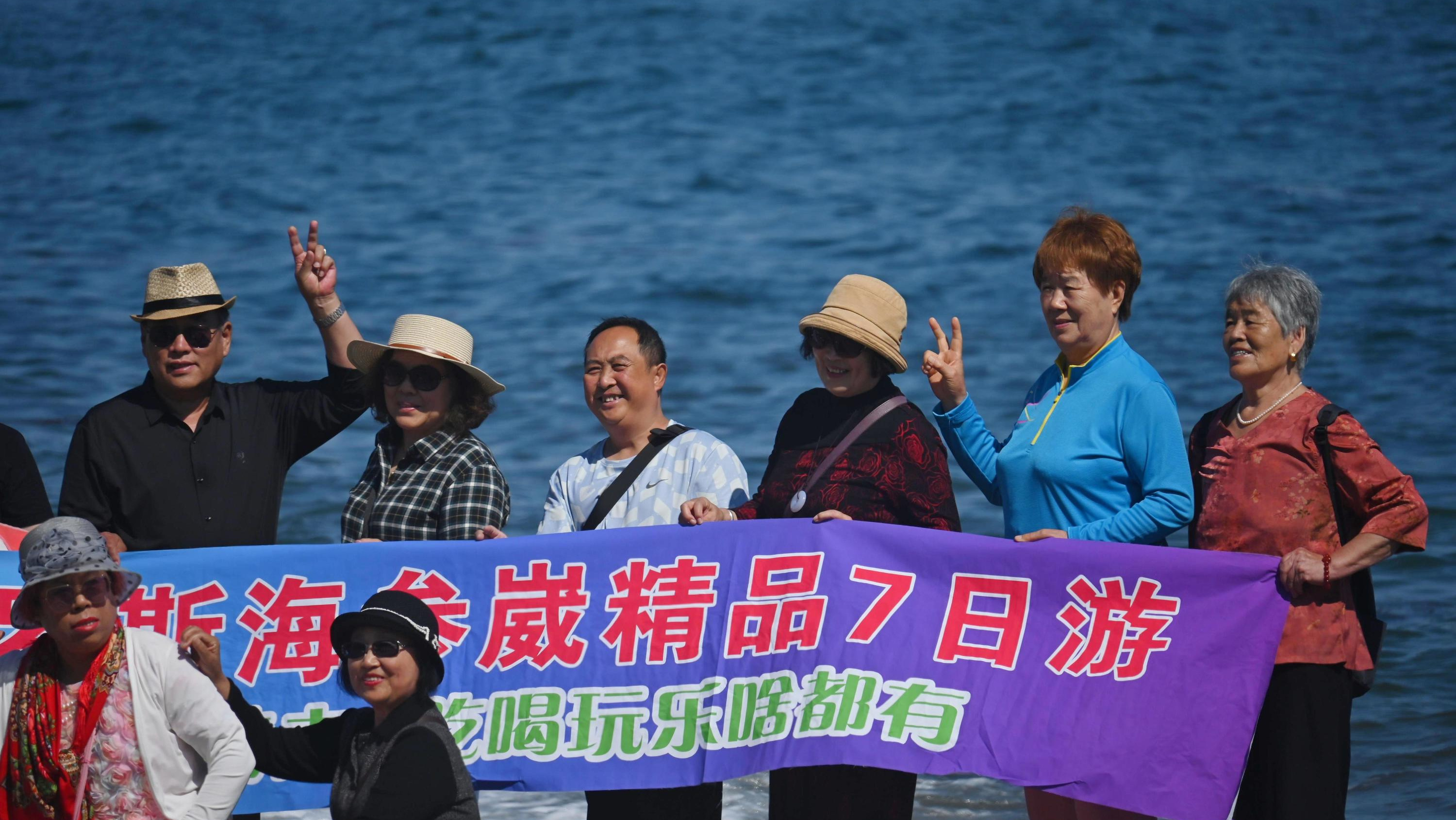Китайские туристы заполонили Владивосток. Их стало больше, чем до ковида